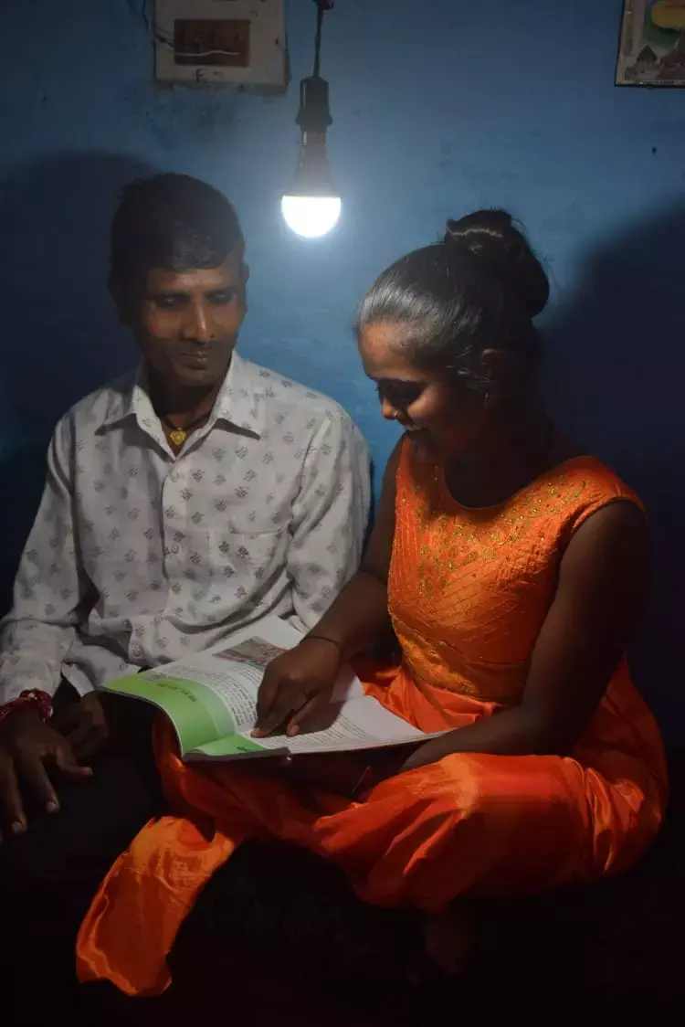 छत्तीसगढ़ सरकार की हाफ बिजली बिल योजना से उपभोक्ताओं को चार साल में 3200 करोड़ रूपये की मिली छूट, किसानों के 10,432 करोड़ का बिल माफ