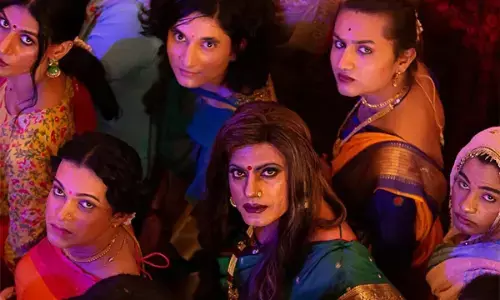 चूड़ी-झुमके पहनकर लड़की बने नवाजुद्दीन, एक्टर का ये लुक देख आप भी रहे जाएंगे हैरान...देखिए तस्वीरें