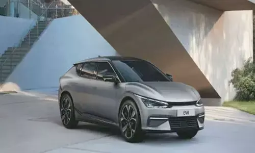 भारत में इस इलेक्ट्रिक कार की है जबरदस्त मांग, फुल चार्ज में चलती है 500 किमी, जानें कीमत-फीचर्स सहित और भी बहुत कुछ...