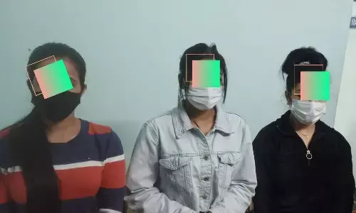 CG-देहव्यापार का भंडाफोड़: वी डब्ल्यू केन्यान होटल में पुलिस की रेड, अलग अलग कमरो में तीन युवती आपत्तिजनक हालत में मिली, एक विदेशी, दो पंजाब की....