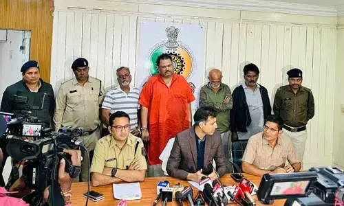 CG-शातिर ट्रक चोर गिरोह: पहले किराये पर लेते थे ट्रक, फिर उन्हीं वाहनों को डेंटिंग पेंटिंग कर बेच देते थे राजधानी में, 6 आरोपी 20 ट्रक के साथ पकड़ाए....कहानी जान आप भी रहा जाएंगे हैरान