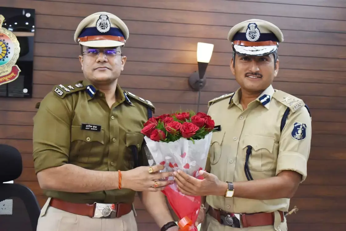 IG आरिफ ने लिया चार्ज: रायपुर रेंज के नए आईजी आरिफ शेख ने चार्ज लिया, बद्रीनारायण मीणा ने सौंपी जिम्मेदारी