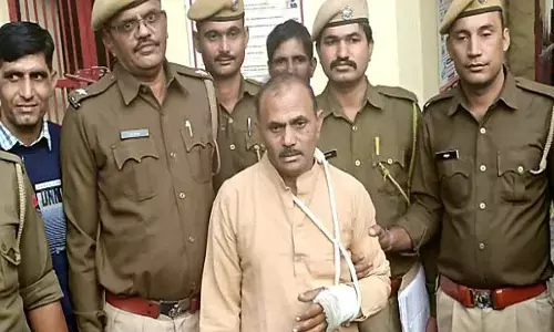 शिक्षक हत्याकांड: संबंध बनाते वक्त प्रेमी जोड़े पर तांत्रिक ने डाला फेवीक्विक, जब दोनों चिपक गए तो चाकू से गोदकर कर दी हत्या...