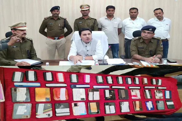 CG News-कॉल सेंटर में छापा: 14 युवती, 8 युवक पकड़ाए...  मोबाइल टावर के नाम पर ऐसे लगाते थे लोगों को चूना, पढ़ें खबर