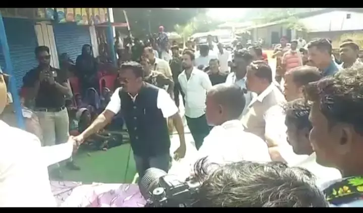 Video आरक्षण के मुद्दे पर घिरे मंत्री: भानुप्रतापपुर उपचुनाव प्रचार के दौरान मंत्री कवासी लखमा का विरोध, नारेबाजी