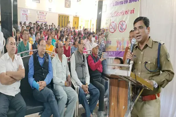 सभ्य समाज में अवैध नशे का कोई स्थान नहीं...अग्रसेन भवन कटघोरा में सर्व समाज के साथ एसपी संतोष सिंह की बैठक