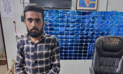 CG News-मिर्च पाउडर आंख में छिड़ककर कैशियर से लूट!...पीड़ित ही निकला लूट का मास्टरमाइंड, इसलिए बनाई थी प्लांनिग, खुद हुआ गिरफ्तार