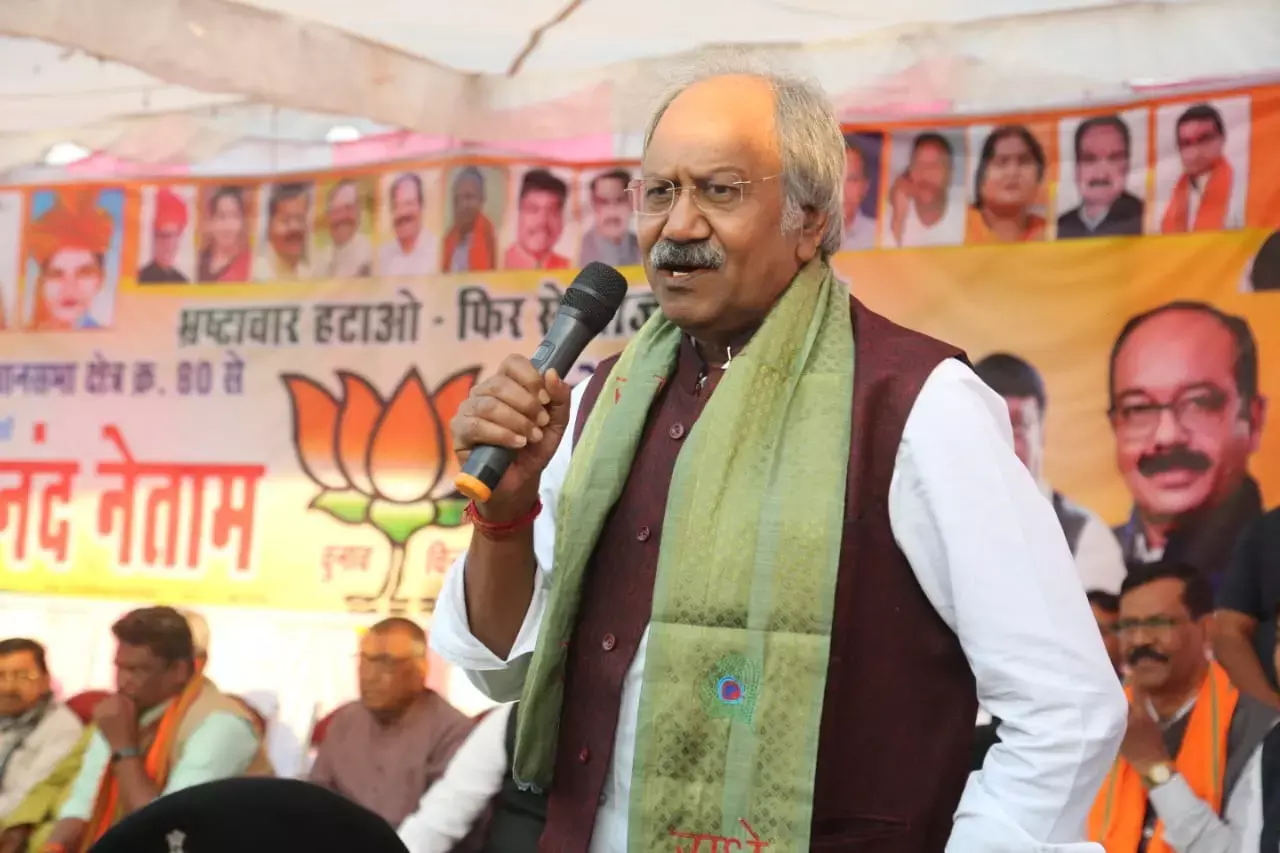 सरकारी गाड़ियों में शराब-साड़ियां: भानुप्रतापपुर उपचुनाव प्रभारी बृजमोहन की चेतावनी – निष्पक्ष चुनाव होने दें, नहीं तो सब पकड़े जाएंगे