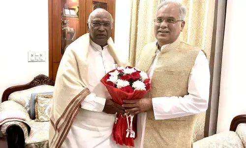 खड़गे से मिले सीएम: नए राष्ट्रीय अध्यक्ष मल्लिकार्जुन खड़गे से सीएम भूपेश बघेल ने की भेंट, राज्य की योजनाओं की जानकारी दी