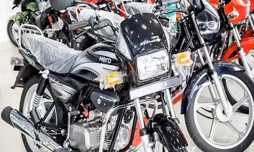 वाहनों की कीमतों में बढ़ोतरी: हीरो स्प्लेंडर, ग्लैमर, पैशन प्रो, मैस्ट्रो, प्लेजर और डीलक्स समेत कई टू-व्हीलर होंगे महंगे... इस दिन से बढ़ जाएंगे रेट