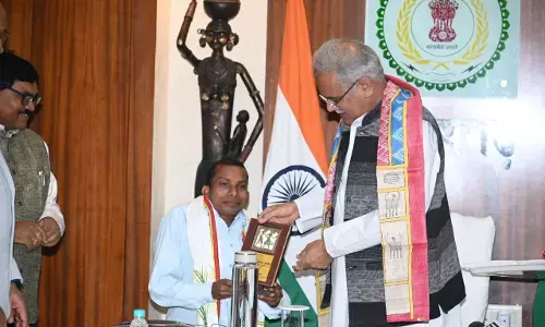 राजभाषा दिवस पर सम्मान: सीएम भूपेश बघेल ने 13 साहित्यकारों को सम्मानित किया, 10 साहित्यकारों की रचना का विमोचन