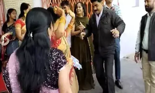VIDEO-डांस के दौरान शख्स की Live मौत: शादी में डांस करते अचानक गिर पड़ा शख्स, हुई मौत, वीडियो वायरल