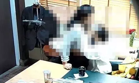 जज ने महिला कर्मचारी के साथ की अश्लील हरकत, CCTV फुटेज वायरल....