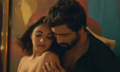कियारा आडवाणी-विक्की कौशल का रोमांस VIDEO वायरल, यूजर्स बोले- शर्म नहीं आती, कटरीना जल रही है विक्की...