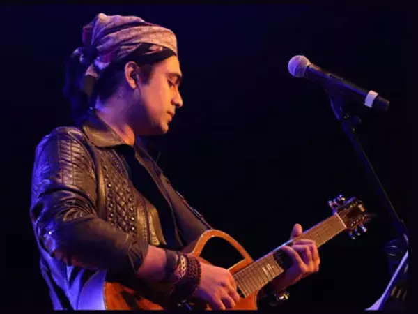 Jubin Nautiyal-घर की सीढ़ियों से गिरे ये फेमस सिंगर: सिर पर आई गहरी चोट, कोहनी और पसलियां भी टूटीं...