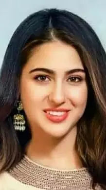 सैफ अली खान की बेटी सारा अली खान का ग्लैमरस लुक:
