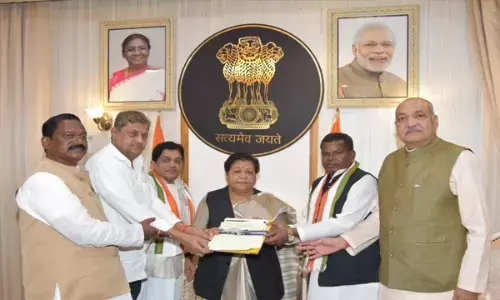 CG News-आरक्षण पर असमंजस: राज्यपाल से राज्य सरकार के पांच मंत्री मिले, फिलहाल दस्तखत नहीं; शनि-रविवार की छुट्टी, सोमवार से आस