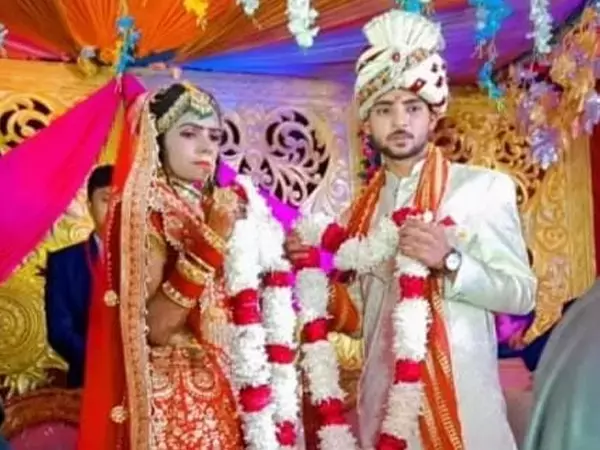 डोली से पहले उठी अर्थी: दूल्हे को वरमाला पहनाते ही स्टेज पर गिरी दुल्हन, हुई मौत...वीडियो वायरल