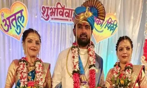 VIDEO-एक दूल्हा और दो दुल्हन: अतुल संग पिंक्की-रिंकी जुड़वा बहनों ने की शादी, ऐसे हुई थी इनके प्यार की शुरुआत, पढ़ें