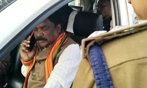 ब्रह्मानंद को नहीं ले जा सकी पुलिस: झारखंड पुलिस और भाजपा कार्यकर्ताओं के बीच झूमाझटकी, बृजमोहन पहुंचे और अपने साथ ले गए नेताम को