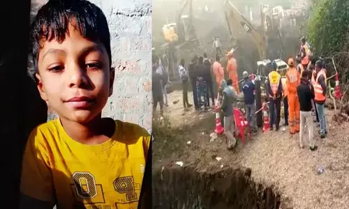 18 घंटो से तन्मय का रेस्क्यू जारी...बोरवेल में 35 फीट नीचे फंसा बच्चा, गड्ढे में पानी की वजह से हो रही परेशानी..