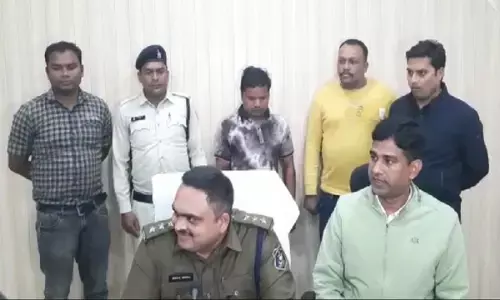 CG News: 4 लूट और डकैती का फरार आरोपी हथियारों से लैस हो घूम रहा था पांचवी घटना कारित करने, हुआ गिरफ्तार