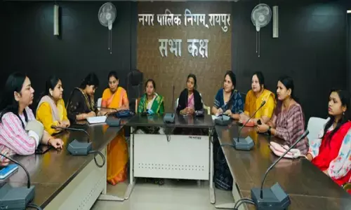 जागरूकता कार्यशाला में नगर निगम की नेता प्रतिपक्ष मीनल चौबे के साथ शामिल हुईं महिला पार्षद