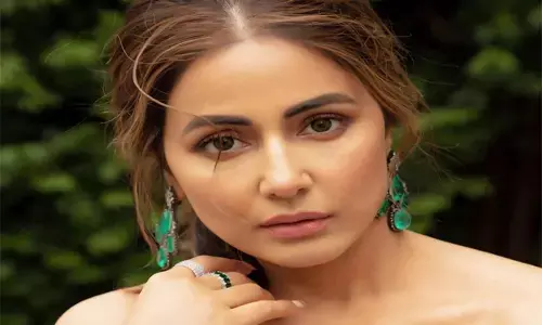 Hina Khan Breast Cancer: टीवी की स्टार बहू हिना खान को हुआ ब्रेस्ट कैंसर, इंस्टा पर पोस्ट कर बताई अपनी हालत तो टेंशन में आए फैंस...