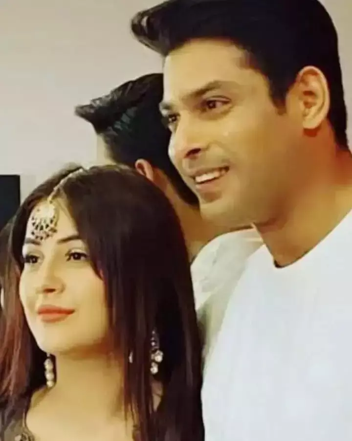 Sidharth Shukla Birthday: शहनाज गिल ने सिद्धार्थ के बर्थडे पर काटा केक, अनदेखी रोमांटिक तस्वीर साझा कर बोली...