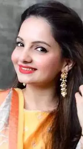 अपने बोल्ड लुक से फैंस का दिल जित लेने वाली ये है: - GIA MANEK