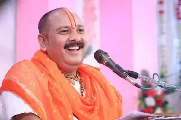 पठान के गाने पर भड़के कथावाचक पंडित प्रदीप मिश्रा, बोले- जब उन्होंने कश्मीर फ़ाइल नहीं देखी तो हम क्यों देखें ऐसी फिल्म...