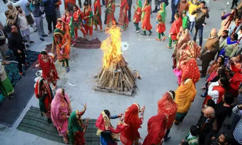 Lohari 2023: कब और किस दिन मनाया जाएगा इस साल लोहड़ी का त्योहार, जानिए इसका महत्व