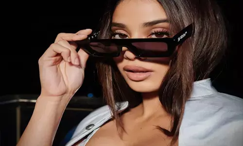 जाह्नवी कपूर अपने हॉट लुक से लूटी महफिल, Photos\Video देख उड़ जाएंगे आपके होश...