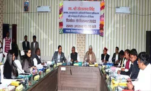 सरगुजा आदिवासी विकास प्राधिकरण की बैठक में सड़क एवं स्वास्थ्य सुविधाओं के विस्तार पर जोर