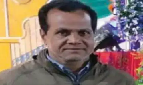 हेड मास्टर ने की आत्महत्या: कर्ज से परेशान हेडमास्टर ट्रेन के सामने कूदे, कटा सिर्फ पैर, फिर दूसरी पटरी में लेट कर दे दी जान...