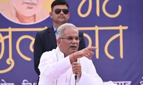 आरक्षण पर सीएम का हमला : सीएम भूपेश का ट्वीट – एक देश, एक संविधान तो छत्तीसगढ़ की जनता के साथ भेदभाव क्यों?