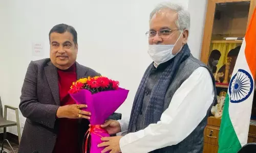 थैंक्स गडकरी जी: केंदीय मंत्री ने बांधी तारीफों के पुल तो CM भूपेश ने किया ट्वीट...सरकार के कर्मयोग को कर्मयोगी ही इसे समझ सकता है