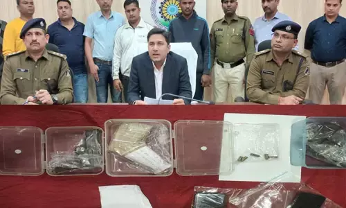 हिस्ट्रीशीटर कांग्रेस नेता के मर्डर के लिए हथियार सप्लाई करने वाले आरोपियों को बांग्लादेश भागने से पहले पुलिस ने पकड़ा...