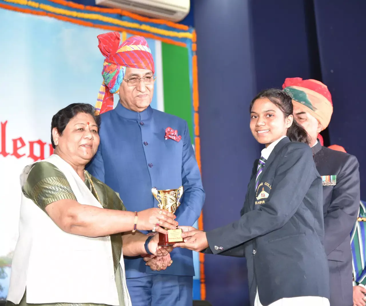 CG रायपुर : राज्यपाल उइके राजकुमार कॉलेज के वार्षिक पुरस्कार वितरण समारोह में शामिल हुई