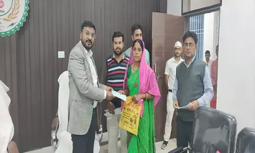 CG NEWS:  मुख्यमंत्री नोनी सशक्तिकरण योजना : कलेक्टर ने किया 20-20 हजार रु. के चेक का वितरण