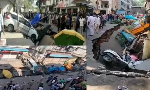Oh My God!...अचानक धंसी सड़क, गहरे गड्ढे में समा गई पूरी सब्जी मंडी, भीड़-भाड़ इलाके में मचा हड़कंप...