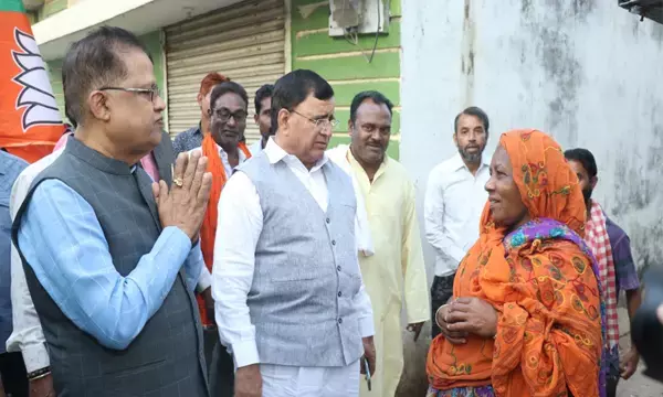 PM आवास से जबरदस्ती बेदखल करने वालों को रोकने पूर्व मंत्री ने अफसरों को जब लगाया फोन