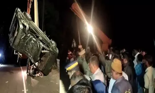 8 श्रद्धालुओं की मौत: पहाड़ी से 40 फुट गहरी खाई में गिरी कार, 9 साल के बच्चे सहित 2 की जान बचाई गई..