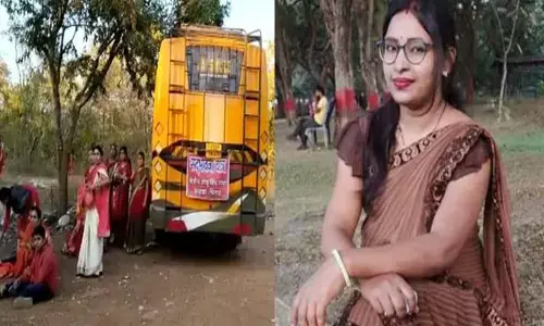 CG News-बच्चे को दूध पिलाने के दौरान हादसा: रिवर्स होती बस की चपेट में आ गए मां-बेटे, दोनों की मौत, देवी दर्शन करने गए थे