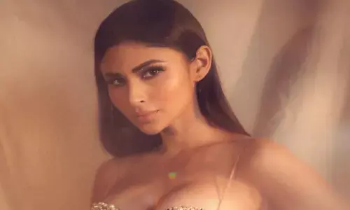 Mouni Roy का न्यू फोटोशूट देख बढ़ जायेगी दिल की धड़कनें, हो जाएंगे बेकाबू, यकीन नहीं डाले यहां नजर