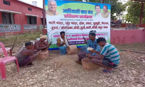 kondagaon : आदिवासी वाद्ययंत्र निर्माण का दिया जा रहा प्रशिक्षण