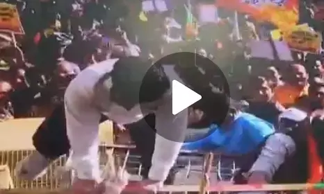 CG वीडियो- बीजेपी पार्षद और नेता सहित 60 के खिलाफ FIR... घेराव के दौरान तोड़फोड़ व DSP, कॉन्स्टेबल, महिला आरक्षक सहित कई पुलिसकर्मियों से मारपीट का आरोप...