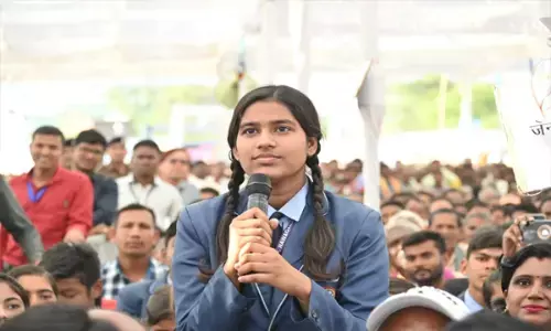 Bemetra News : अंग्रेजी माध्यम स्कूल नवागढ़ की छात्रा तनु ने मुख्यमंत्री से की अंग्रेजी में बात