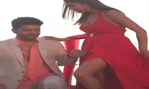 शहनाज गिल की हॉटनेस देख शर्म से लाल हुए गुरु रंधावा, एक्ट्रेस का ढकने लगे पैर, फैंस ने कहा- शादी कर...