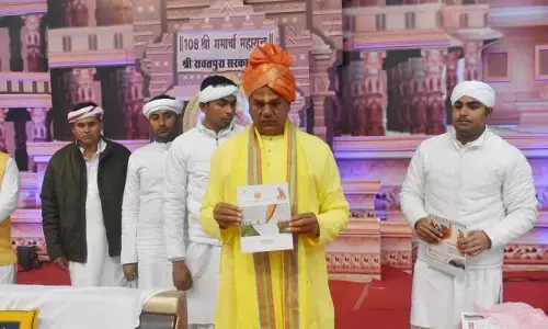 रावतपुरा सरकार ने किया नए साल के कैलेंडर व डायरी का विमोचन